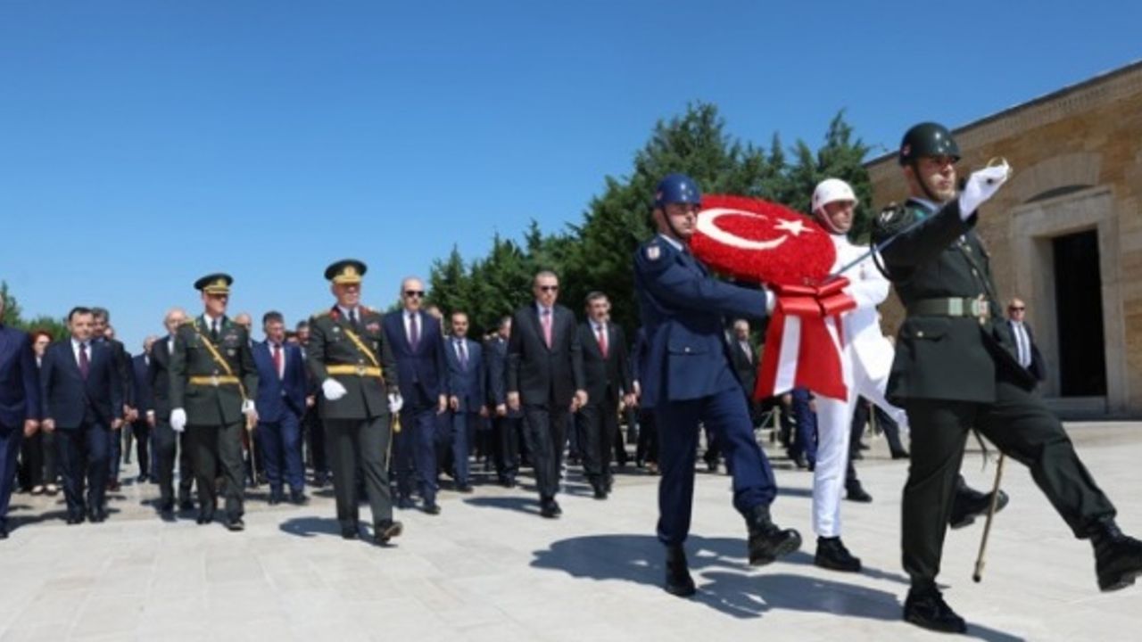 Cumhurbaşkanı Erdoğan, Anıtkabir’de düzenlenen törene katıldı