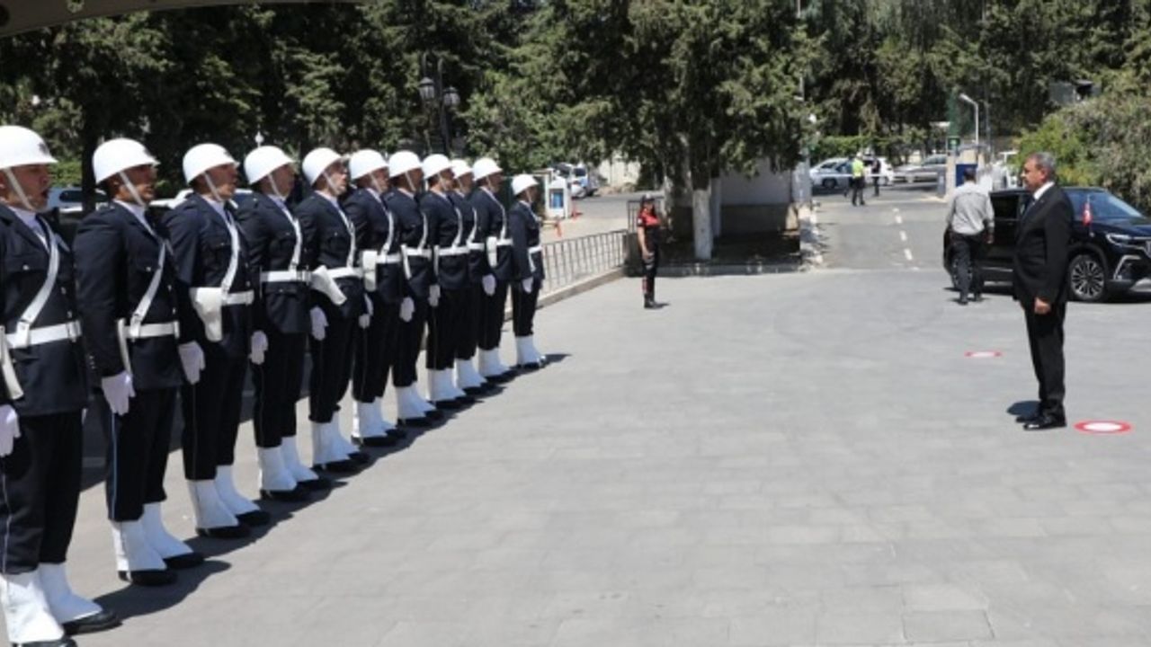 VALİ ŞILDAK İL EMNİYET MÜDÜRLÜĞÜ VE İL JANDARMA KOMUTANLIĞINI ZİYARET ETTİ