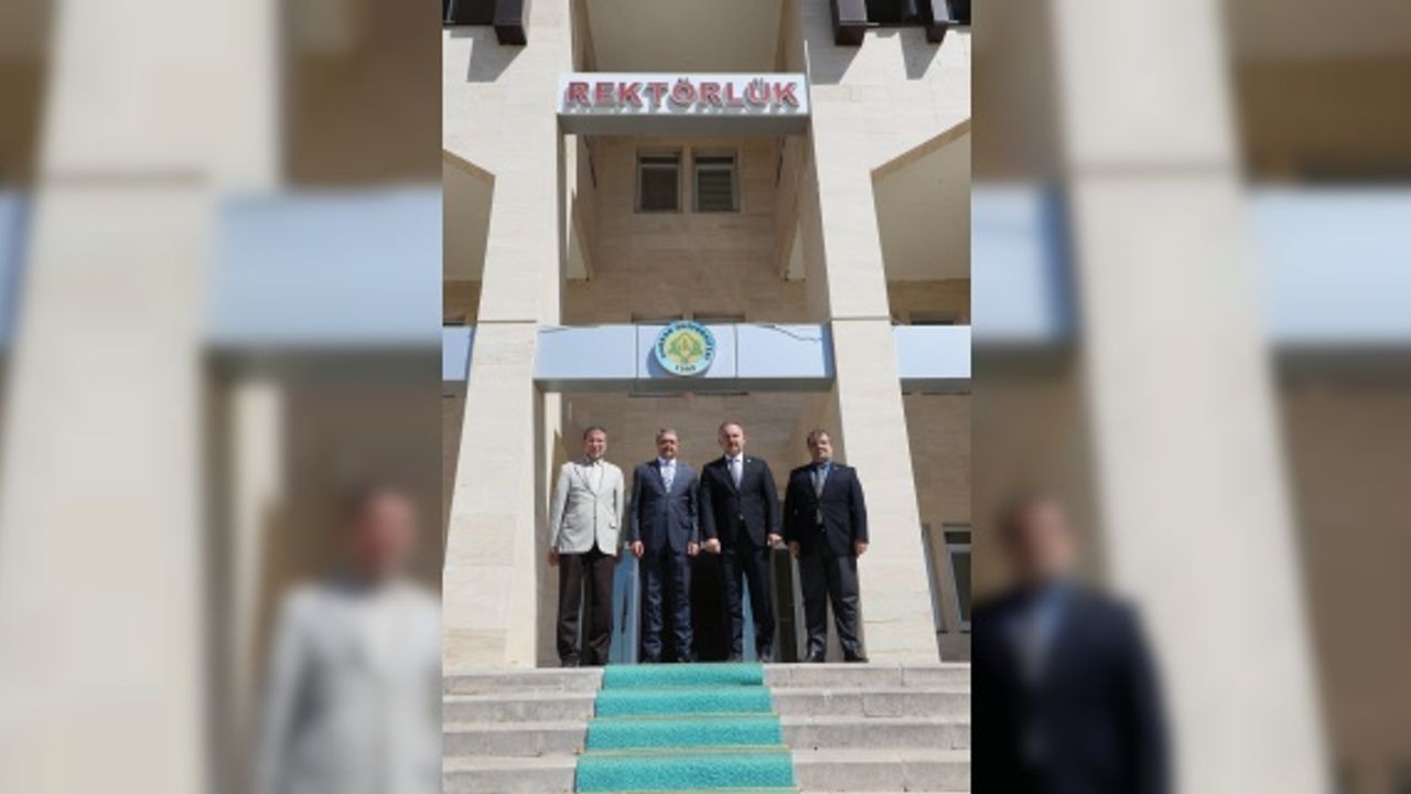 Vali Şıldak'tan Rektör Güllüoğlu’na iade ziyaret