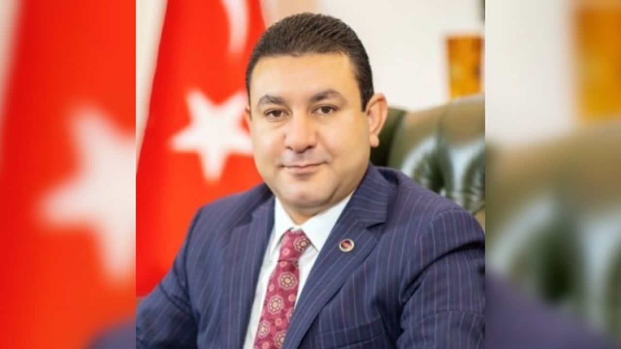 Başkan Özyavuz Mevlid "Kandilini tebrik ediyor, ülkemiz ve tüm İslam âlemi için hayırlı gelişmelere vesile olmasını diliyorum."