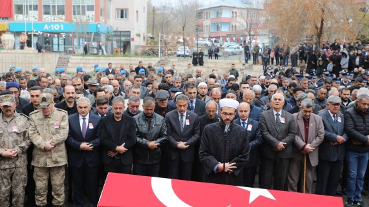 Şehit Polis Memuru Lütfü Baykar toprağa verildi.