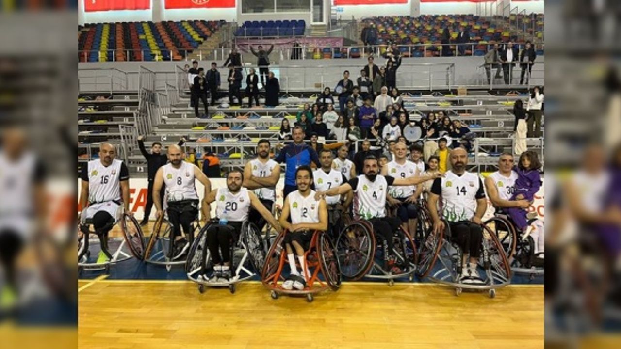 ŞANLIURFA BÜYÜKŞEHİR TEKERLEKLİ SANDALYE BASKETBOL TAKIMI RAKİBİNE ŞANS TANIMADI