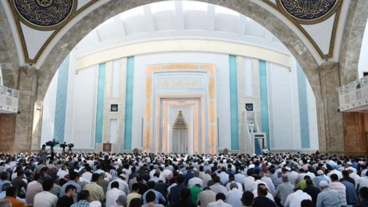 Cuma Hutbesi: "Allah'ın Rahmet ve İnayetine Sığınmanın Adı: Eûzü-Besmele"