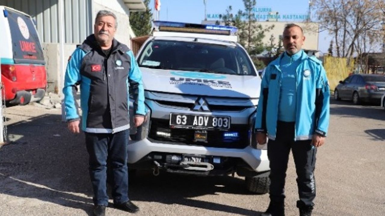 Depremde kurtarmaya giden ekip kurtarılmaya muhtaç olmuştu.