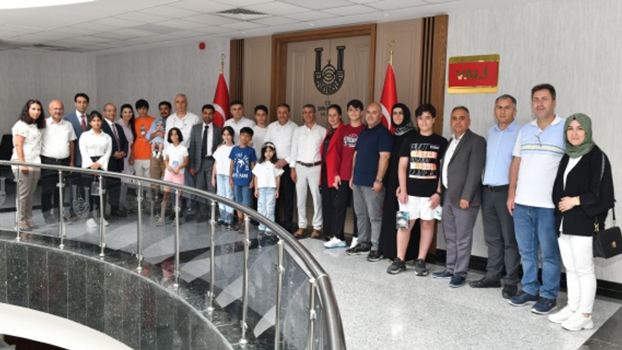 VALİ ŞILDAK LGS BİRİNCİLERİNİ MİSAFİR ETTİ