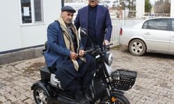 Başkan Bayık Engelliye Elektrikli Motosiklet Hediye Etti