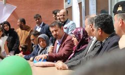 Vali Ayhan, KYK yurtlarında misafir edilen vatandaşları ziyaret etti.
