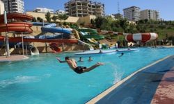 KARAKÖPRÜLÜ ÇOCUKLAR YAŞAM PARK HAVUZU’NDA SERİNLİYOR