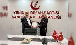 Yeniden Refah Partisinde flash isme rozet takıldı.