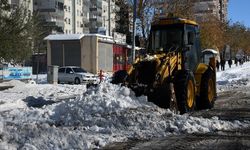 Siverek Belediyesi Gece Gündüz Demeden Karla Mücadelesini Sürdürüyor