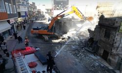 SSK CADDESİ’NDE YOLU GENİŞLETMEK İÇİN YIKIM ÇALIŞMALARI SÜRÜYOR