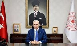 Vali Mehmet Fatih Çiçekli kar temizleme çalışmalarına katıldı.