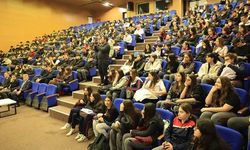 BAŞKAN NİHAT ÇİFTÇİ, GENÇLERLE TECRÜBELERİNİ PAYLAŞTI