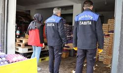 HALİLİYE’DE SAĞLIKSIZ DEPOYA BASKIN: 5 BİN KOLİ  YUMURTA İMHA EDİLDİ