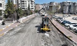 MUSTAFA DİREKLİ CADDESİ SICAK ASFALTLA YENİLENİYOR