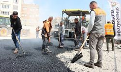 ŞANLIURFA’DA 25 METRELİK YOL PROJESİNDE ASFALT ÇALIŞMALARI BAŞLADI
