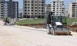 BÜYÜKŞEHİR, GÜZELYURT’TA ALTYAPI VE YOL ÇALIŞMALARINA HIZ VERDİ