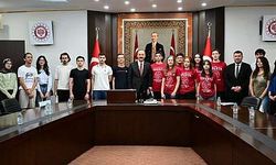 Vali Abdullah Erin, LGS ve YKS Şampiyonlarını Ağırladı