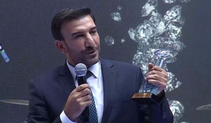 MEHMET AMAÇ  YILIN EN İYİ EĞİTİM AKADEMİ ÖDÜLÜNÜ ALDI.