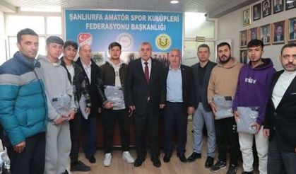 BAŞKAN BEYAZGÜL, U18 LİGİ ŞAMPİYONU 63 URFA SPOR FUTBOLCULARINI TEBRİK ETTİ