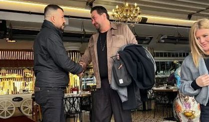 ŞANLI URFALI İŞ İNSANI AZİZ SAVAŞ'A ÜNLÜ DİZİ OYUNCUSUNDAN SUPRIZ ZIYARET