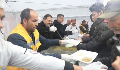 BAŞKAN CANPOLAT VE GÜNBEGİ, İFTAR SOFRASINDA VATANDAŞLARLA BULUŞTU