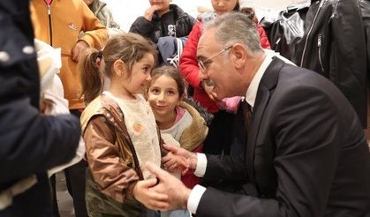 BABALARI GİBİ NAZLARINI ÇEKİYOR