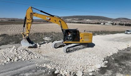 BÜYÜKŞEHİR, KARAKÖPRÜ’DE 14 KM’LİK GRUP YOLUNU SICAK ASFALTLA BULUŞTURUYOR