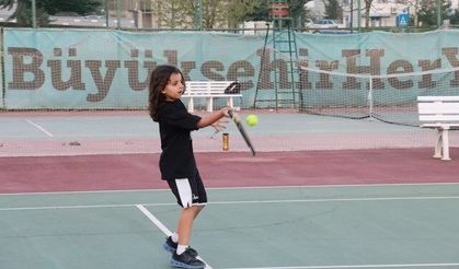 23 NİSAN TENİS TURNUVASI BAŞLADI