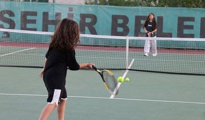 23 NİSAN TENİS TURNUVASI BAŞLADI
