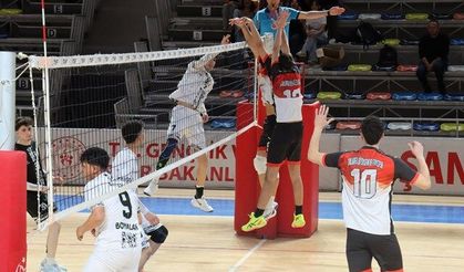 ŞANLIURFA BÜYÜKŞEHİR BELEDİYESİ GENÇ ERKEKLER VOLEYBOL TAKIMINDAN FİLEDE İKİNCİ GALİBİYET