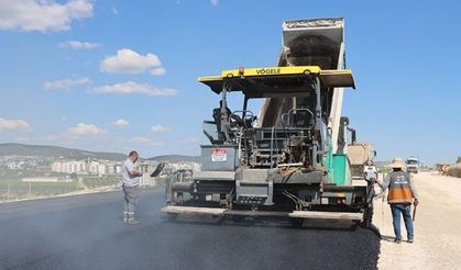BÜYÜKŞEHİR, BALIKAYAĞI-AZERBAYCAN BULVARI YOLUNU SICAK ASFALTLA BULUŞTURUYOR