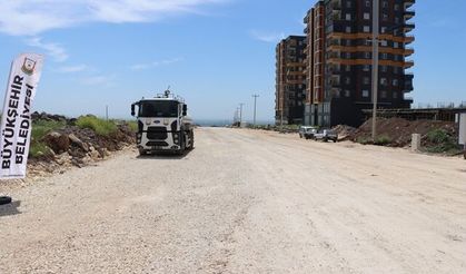 BÜYÜKŞEHİR, GÜZELYURT’TA ALTYAPI VE YOL ÇALIŞMALARINA HIZ VERDİ