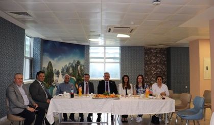 DÜNYA HEMŞİRELER GÜNÜ REKTÖR GÜLLÜOĞLU’NUN KATILIMIYLA KUTLANDI