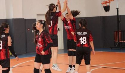KARAKÖPRÜ’DE VOLEYBOL HEYECANI BAŞLADI!