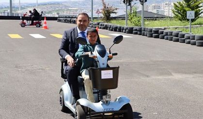 ŞANLIURFA’DA ÖĞRENCİLERE TRAFİK BİLİNCİ EĞİTİMİ VERİLDİ