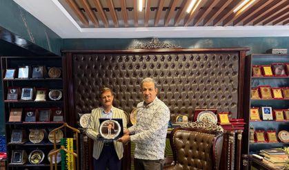 UrfaGap TV’den Mustafa Yavuz’a Anlamlı Plaket