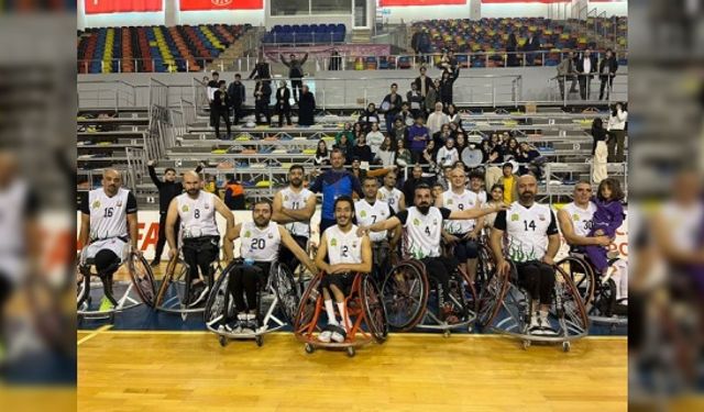 ŞANLIURFA BÜYÜKŞEHİR TEKERLEKLİ SANDALYE BASKETBOL TAKIMI RAKİBİNE ŞANS TANIMADI