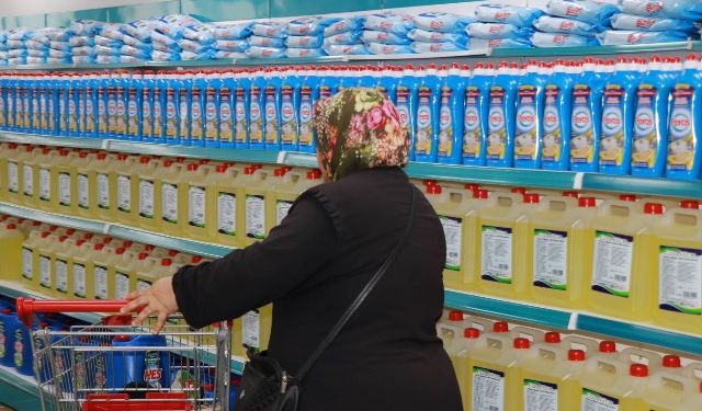 HALİLİYE’DE SOSYAL MARKET İLE DAYANIŞMA RUHU GÜÇLENİYOR