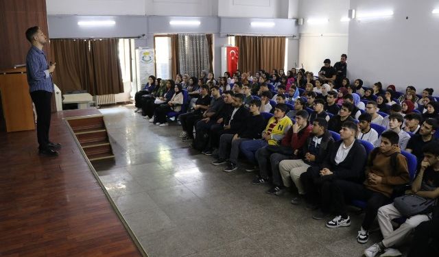HALİLİYE BELEDİYESİ’NDEN ÜNİVERSİTE SINAVINA HAZIRLANAN GENÇLERE MOTİVASYON DESTEĞİ
