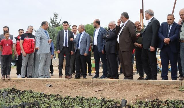 ÇİFTÇİLERE BİNLERCE URFA BİBERİ FİDESİ DAĞITILDI