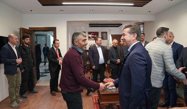 Başkan Bucak; Milletin makamında, milletle bayramlaştı