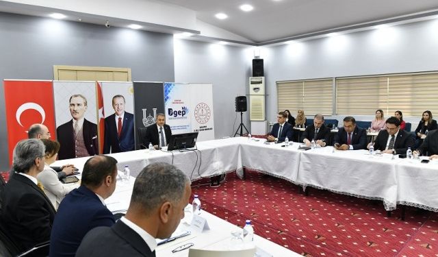 VALİ ŞILDAK’IN EĞİTİM ADRESİ BU KEZ BİRECİK OLDU
