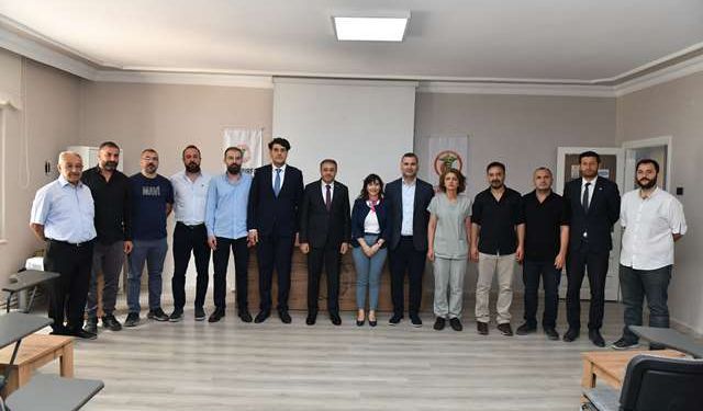 VALİ ŞILDAK, SAĞLIK ÇALIŞANLARI İLE BULUŞTU