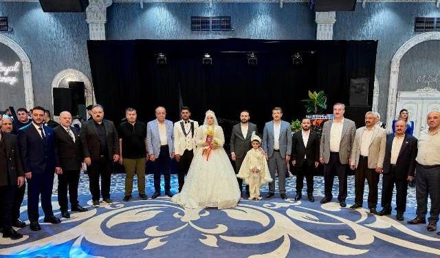 Siyaset ve İş Dünyasını Bir Araya Getiren Düğün