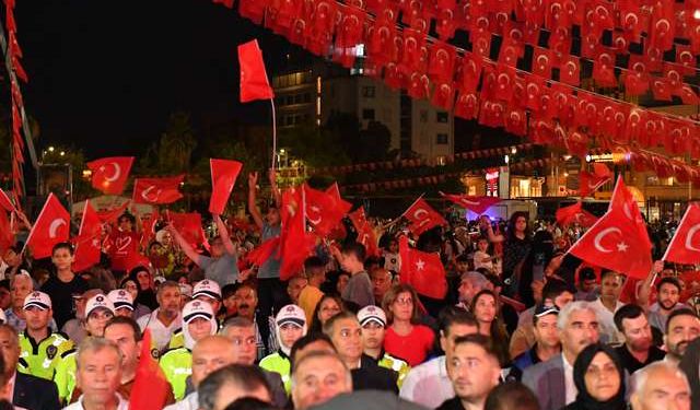 ŞANLIURFA’DA ON BİNLERİN KATILIMIYLA 15 TEMMUZ COŞKUSU