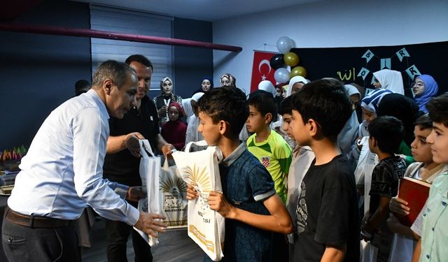 Siverek Belediyesinden öğrencilere Kur’an-ı Kerim hediyesi