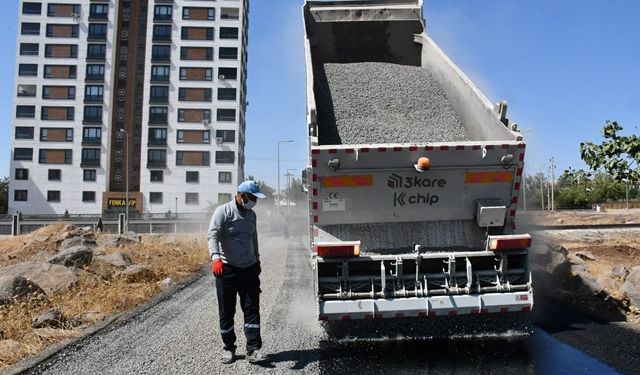 Siverek’te Sathi Asfalt Kaplama Çalışmaları Sürüyor