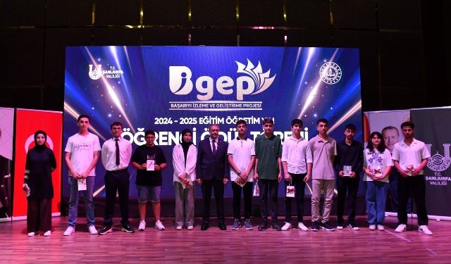 BAŞARILI ÖĞRENCİLER ÖDÜLLENDİRİLDİ