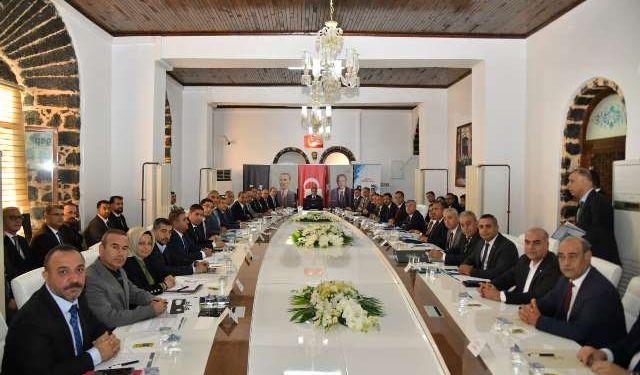 EĞİTİM DEĞERLENDİRME TOPLANTISI SİVEREK’TE YAPILDI